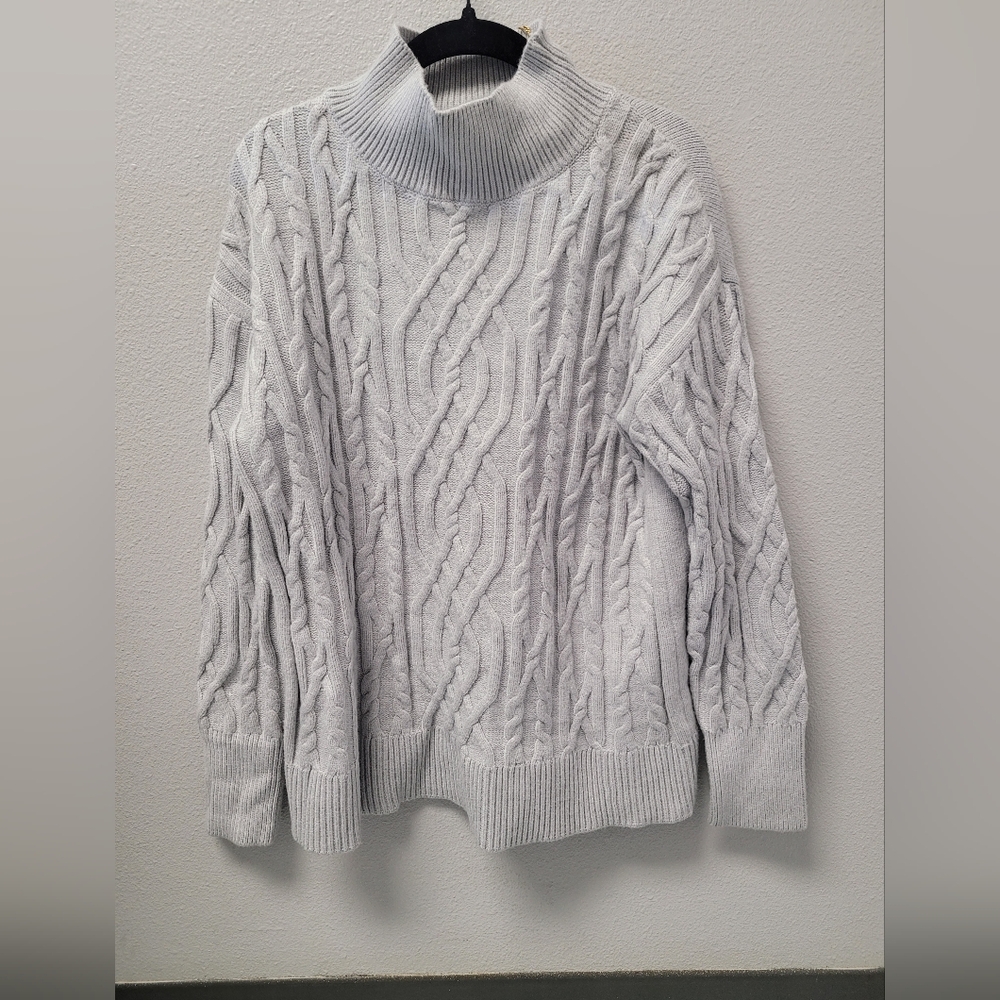 NWT T Tahari Gray‎ Sweater Super Soft Size Medium